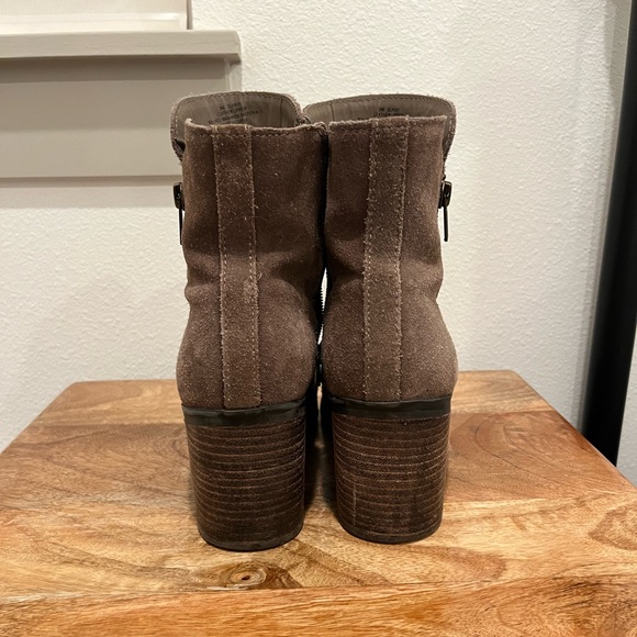 Women’s Crown Vintage Sunny Ankle Boot in Brown Suede - Picture 5 of 5